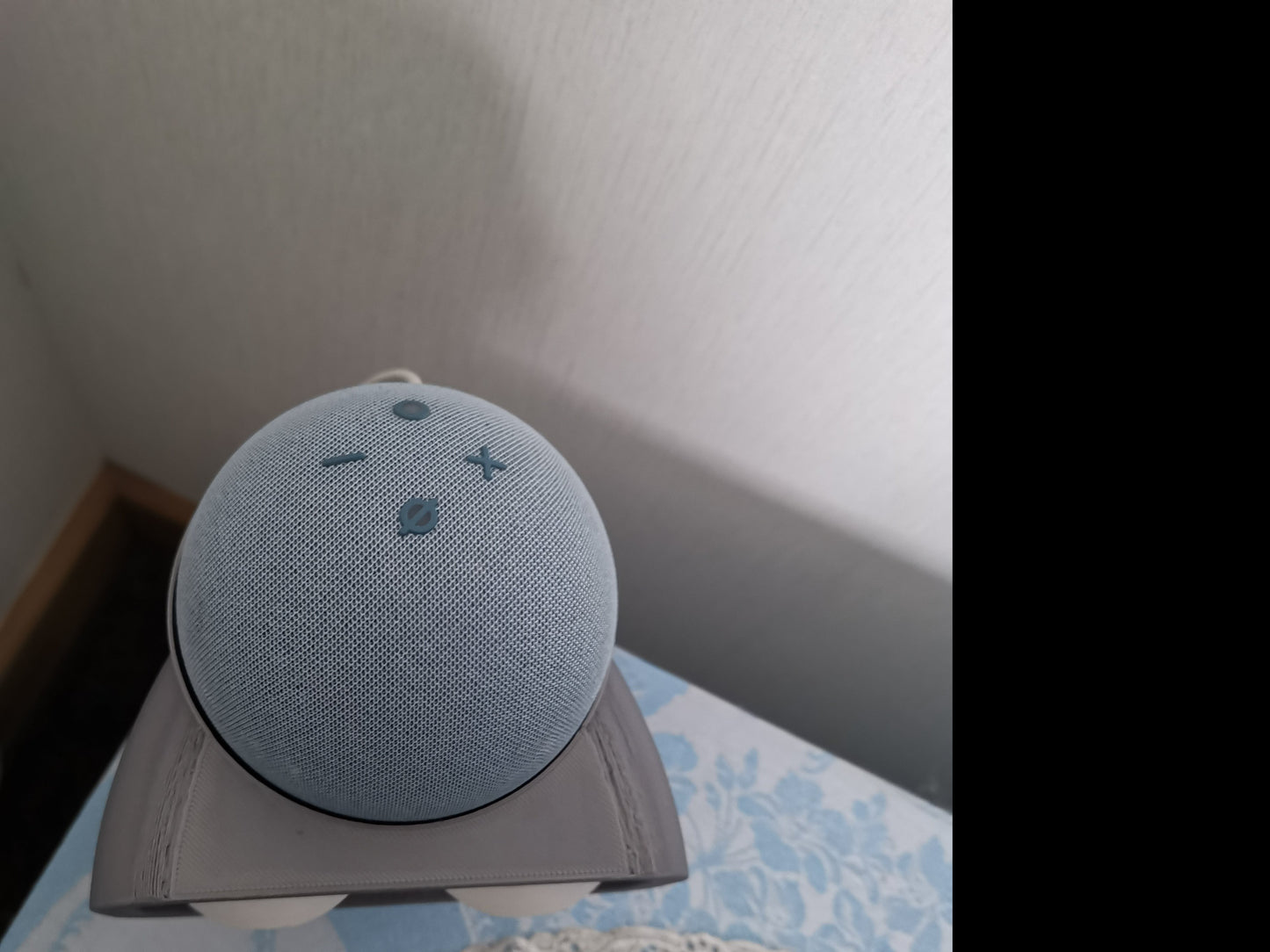 Bender Alexa Echo holder from the top