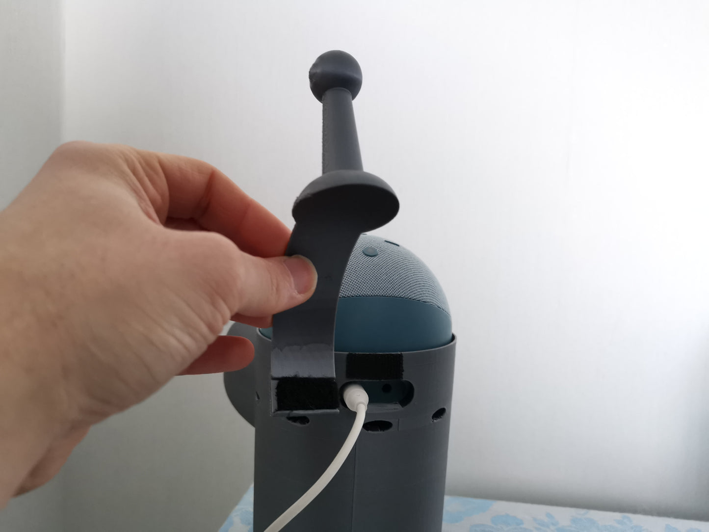 Bender Alexa Echo holder antenna