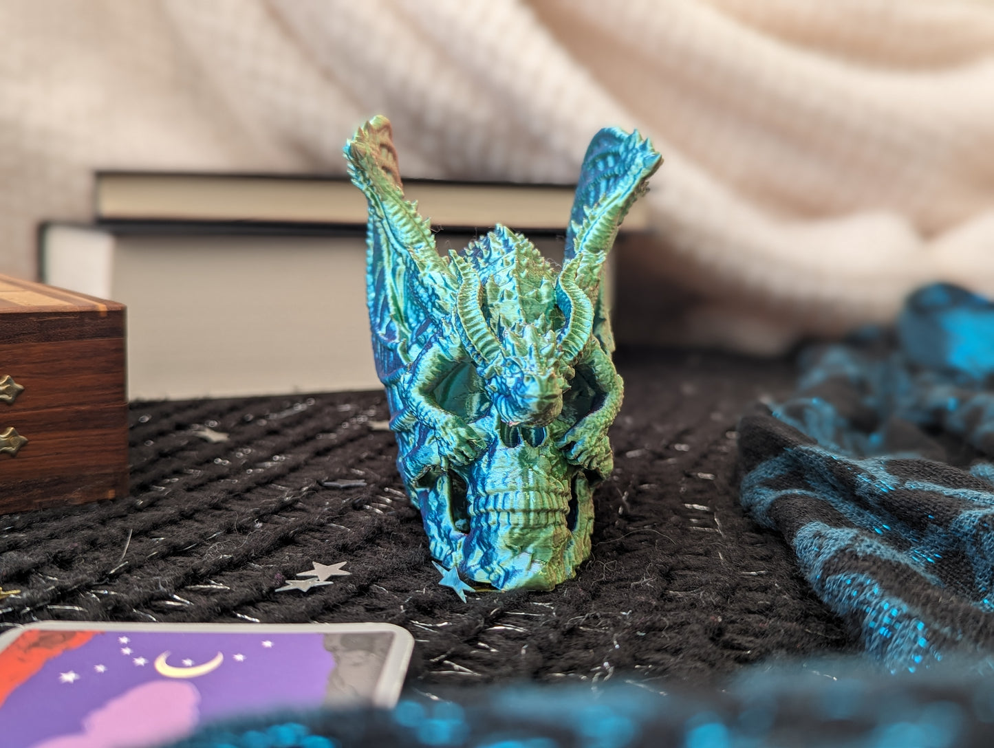 Dragon on skull ornament in blue green 2-tone filament close up