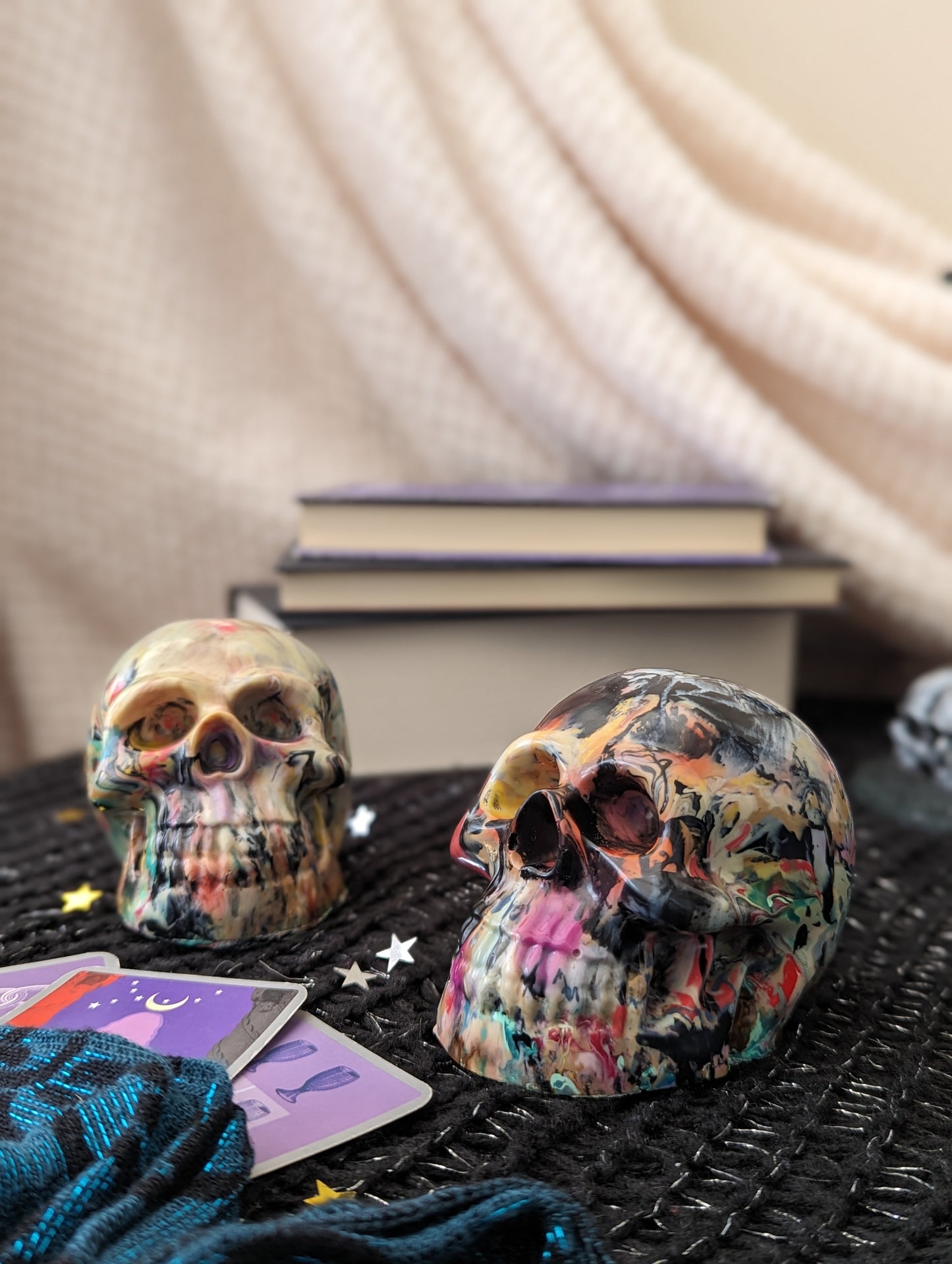 Marbled skull ornaments from 3D printer waste