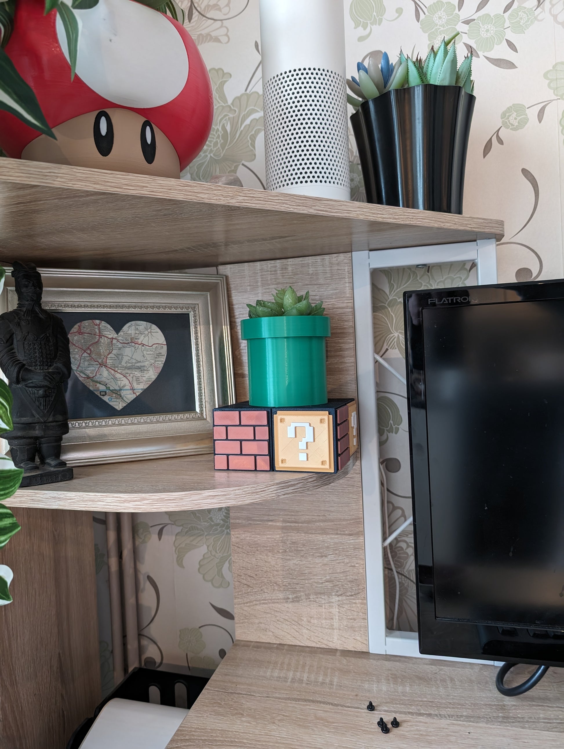 Mario desk organiser from a wide angle